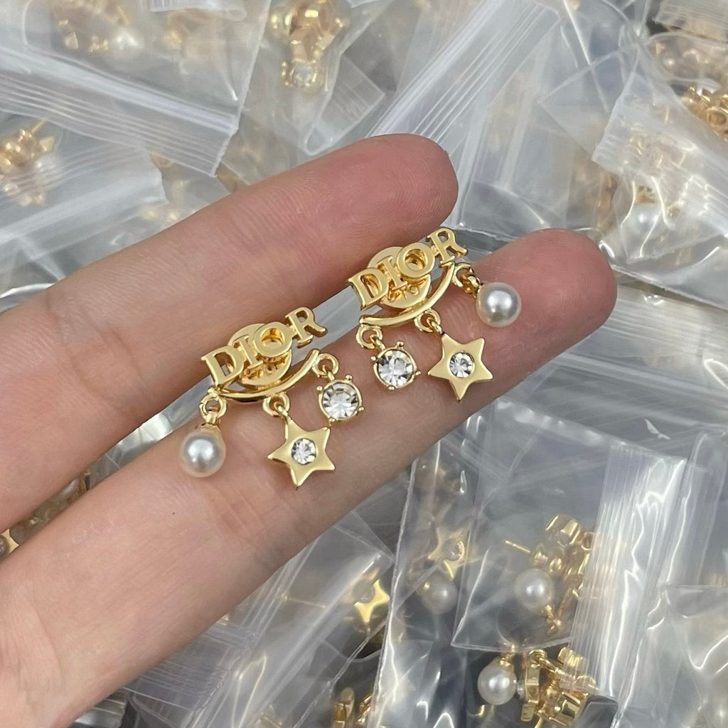DD Star Earrings