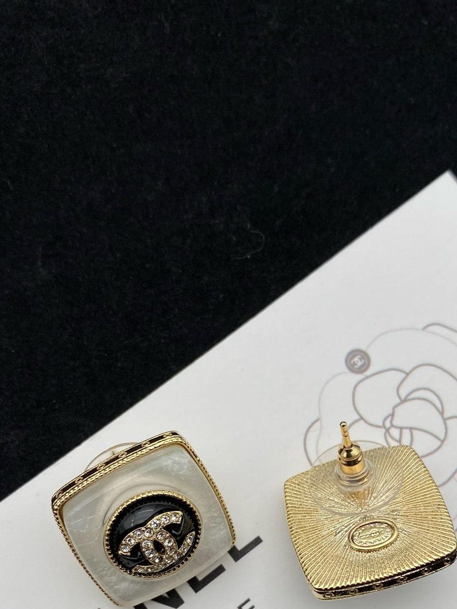 CN logo Studs