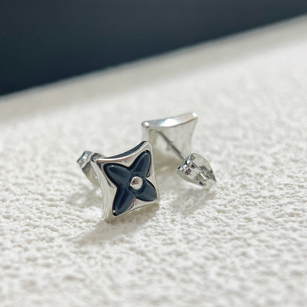 LVV Flower Stud