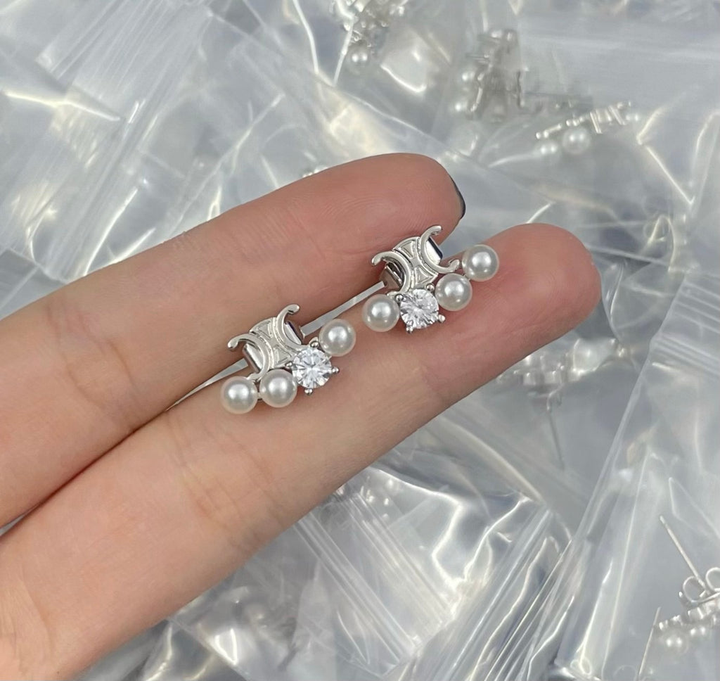 CD Pearl Studs
