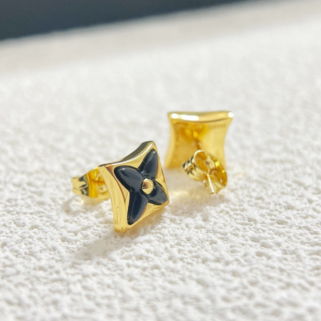 LVV Flower Stud