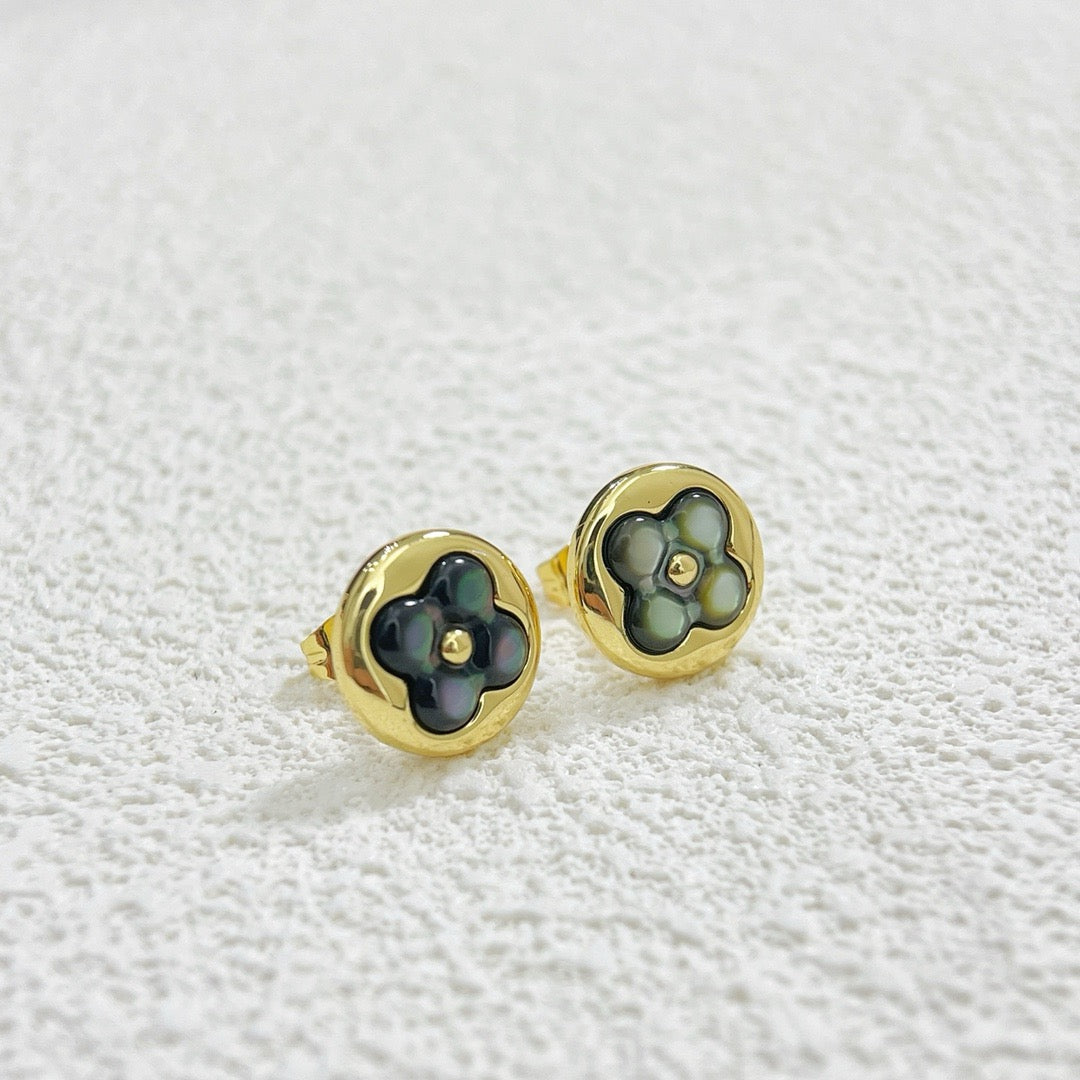LVV Flower Studs-3