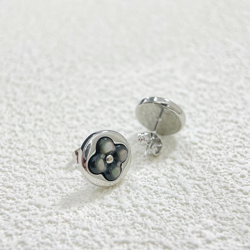 LVV Flower Studs-3