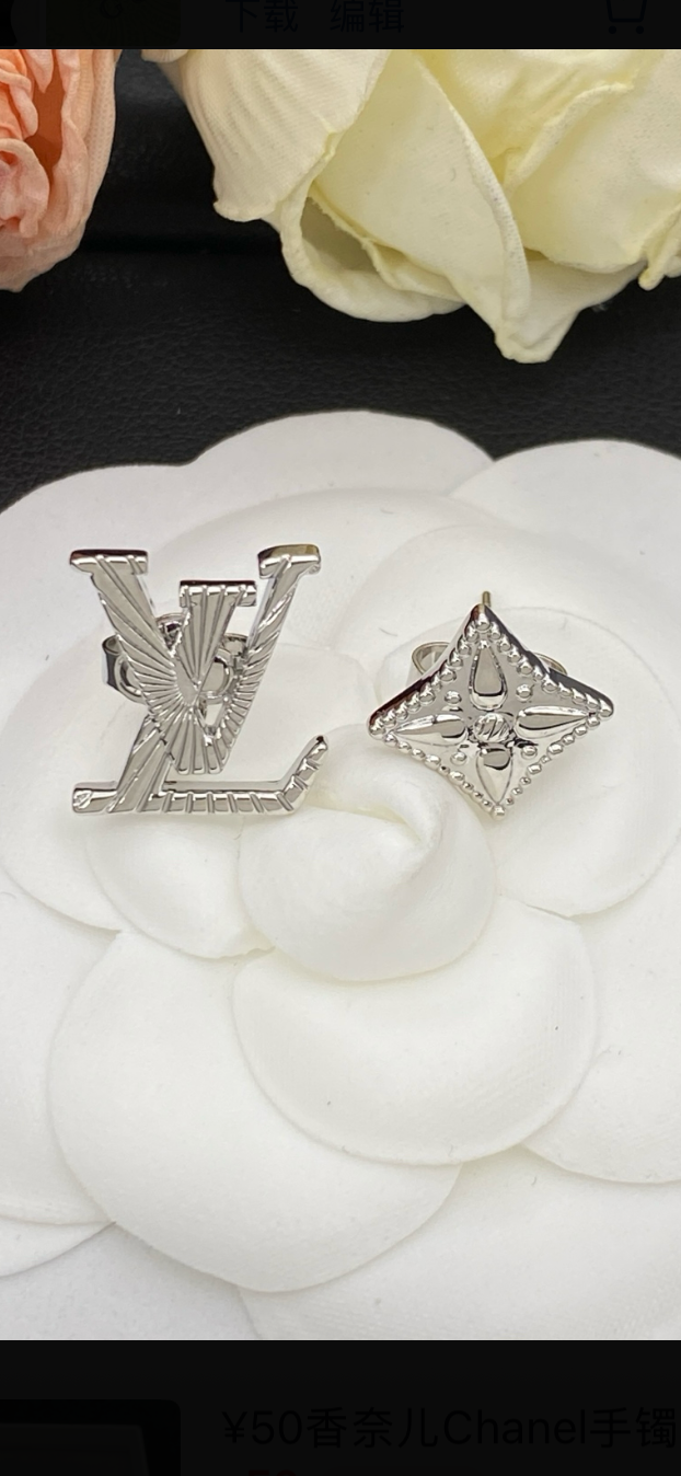 LVV Studs